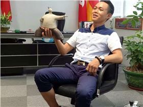 正能量科技領(lǐng)導(dǎo)人作現(xiàn)場介紹